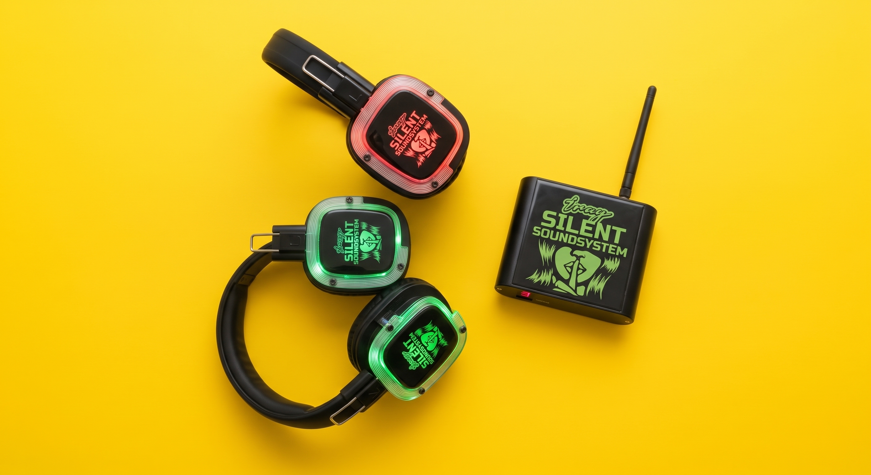 Silent-Disco-Kopfhörer mit LED-Beleuchtung und Sender des iray silent soundsystem
